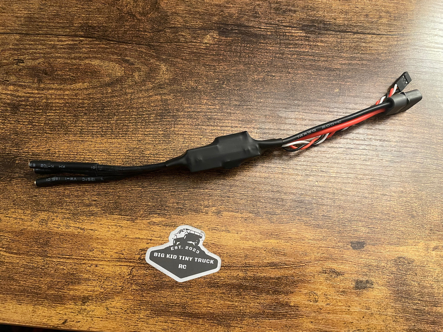 BKTT 120a 1/10 ESCcape32 ESC! Onboard fixed 10a BEC (ESC only)3.5mm plugs! Will require WiFi linker to tune for certain motors.